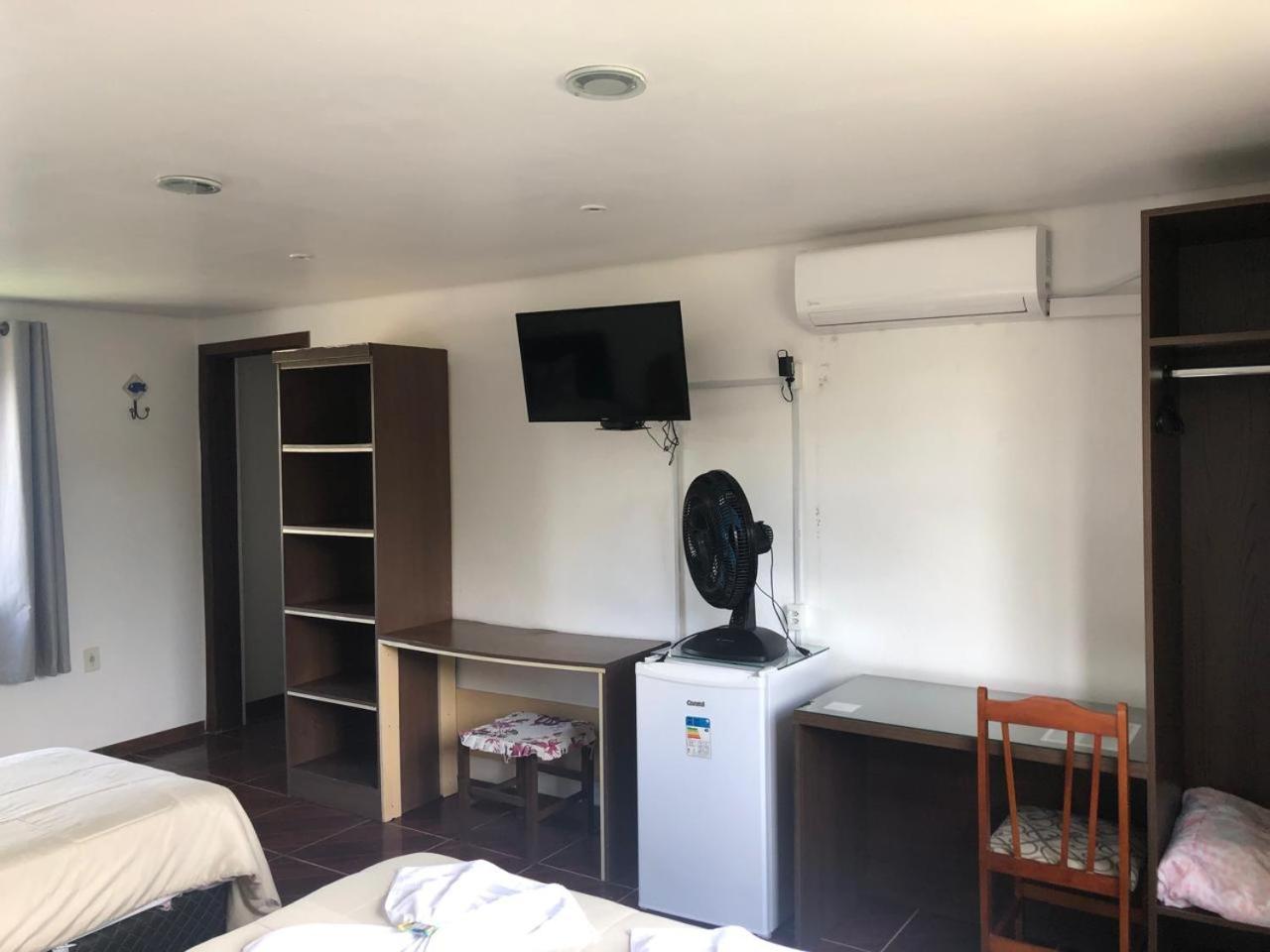 Quarto Triplo com Banheiro Privativo